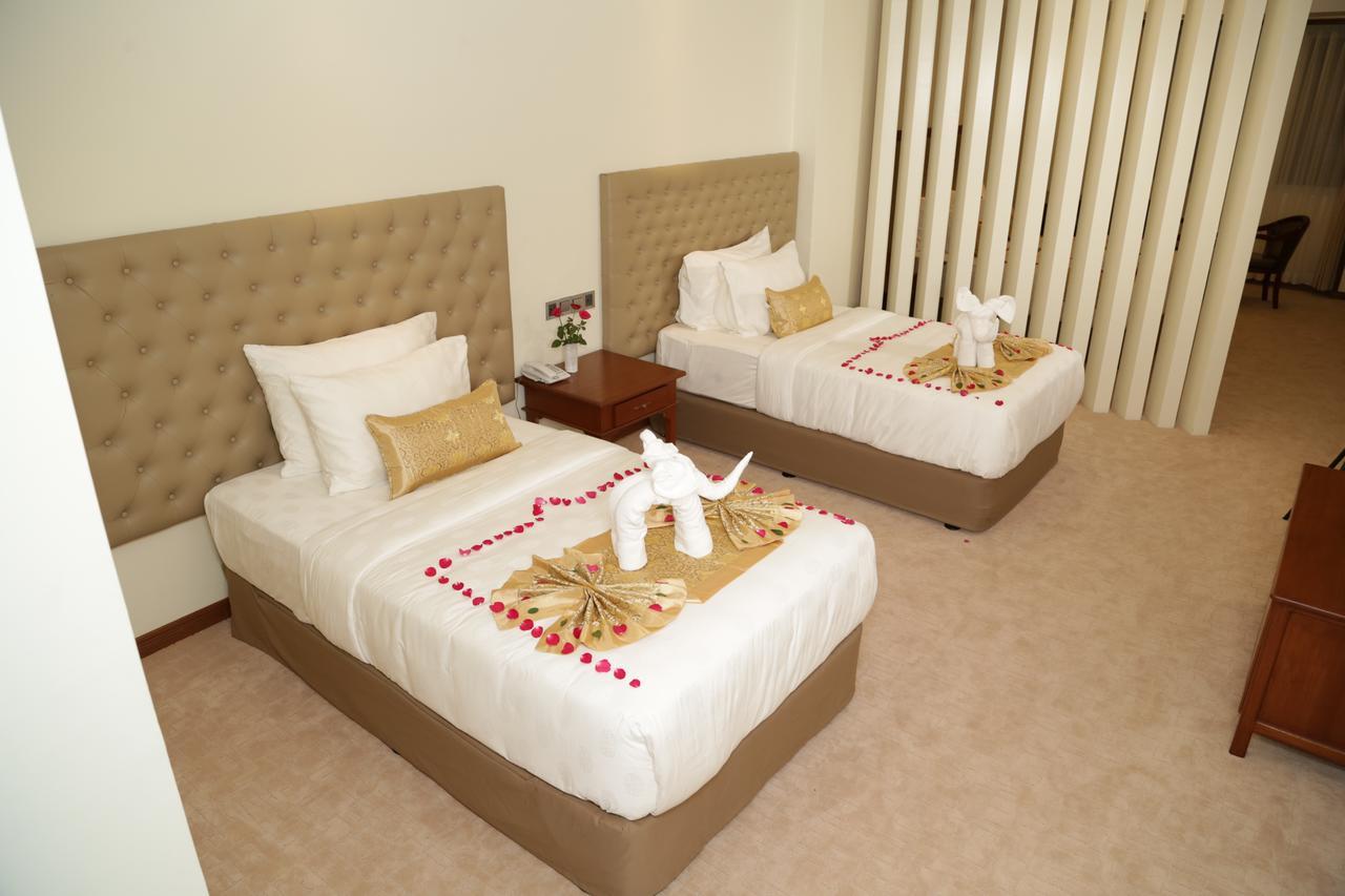 Pacific Hotel Yangon Ngoại thất bức ảnh