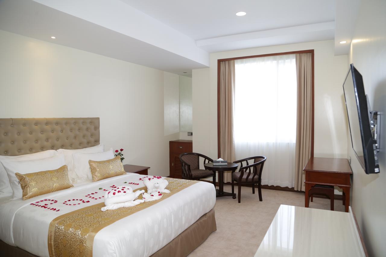 Pacific Hotel Yangon Ngoại thất bức ảnh